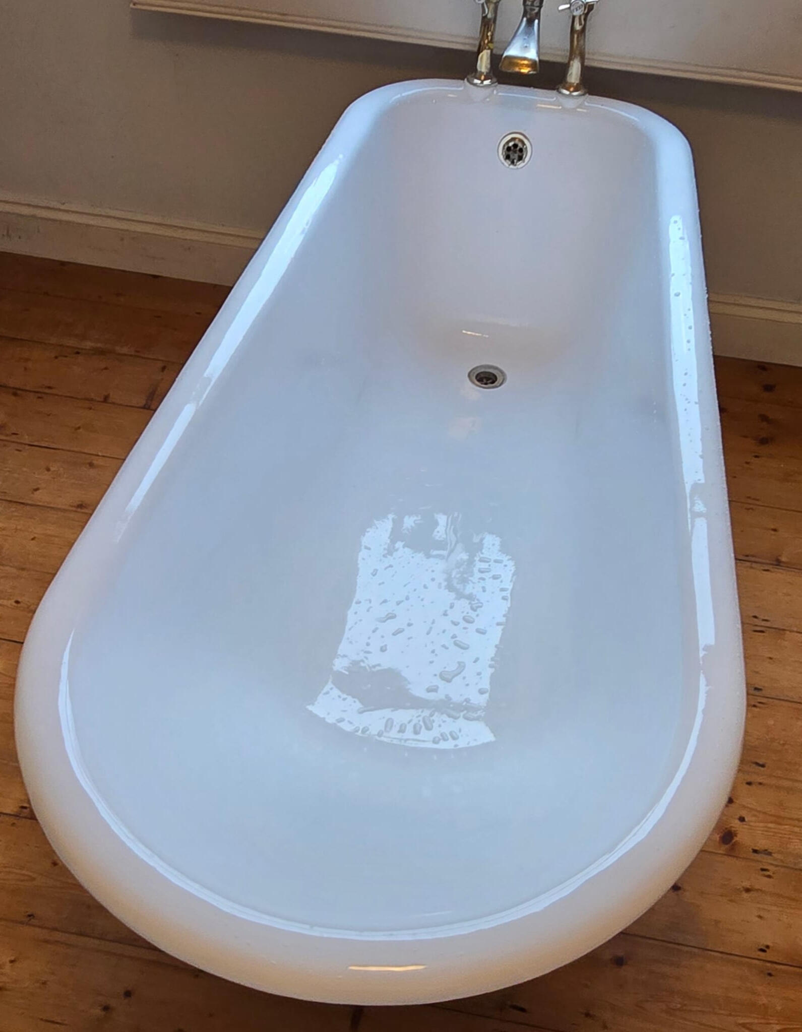 Reenamelling completion Cast iron bath re-enamelling and resurfacing in wednesfielf, Wolverhampton